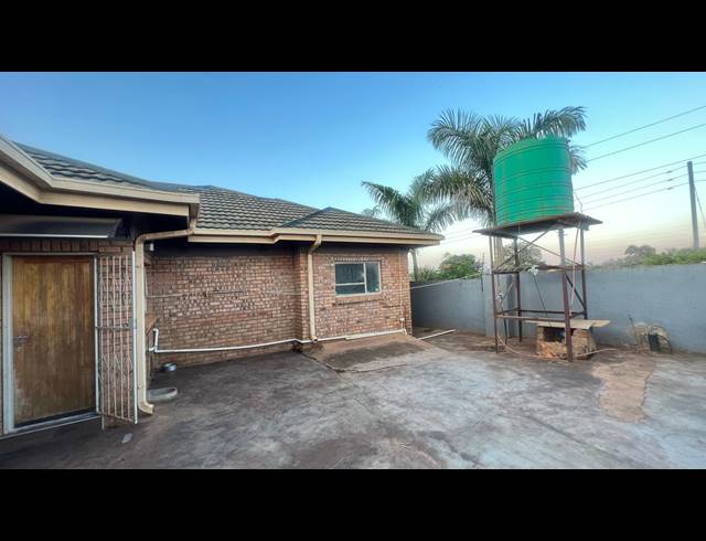 4 BEDROOM HOUSE FOR SALE IN THOHOYANDOU RURAL
